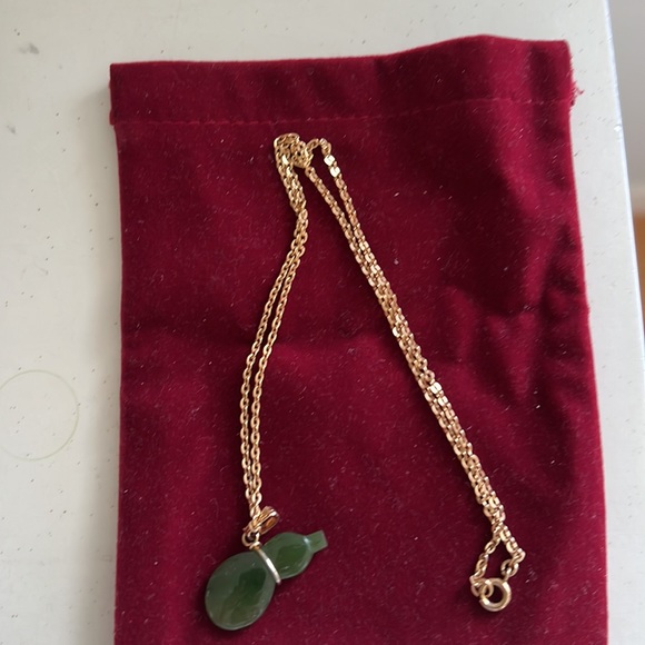Vintage Boutique Jade Green Necklace - Picture 5 of 11